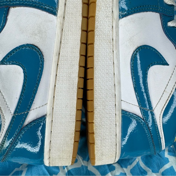 Nike Women’s size 8.5 Air Jordan 1 Low SE Barcelona sneakers unc blue gum bottom - Picture 10 of 11